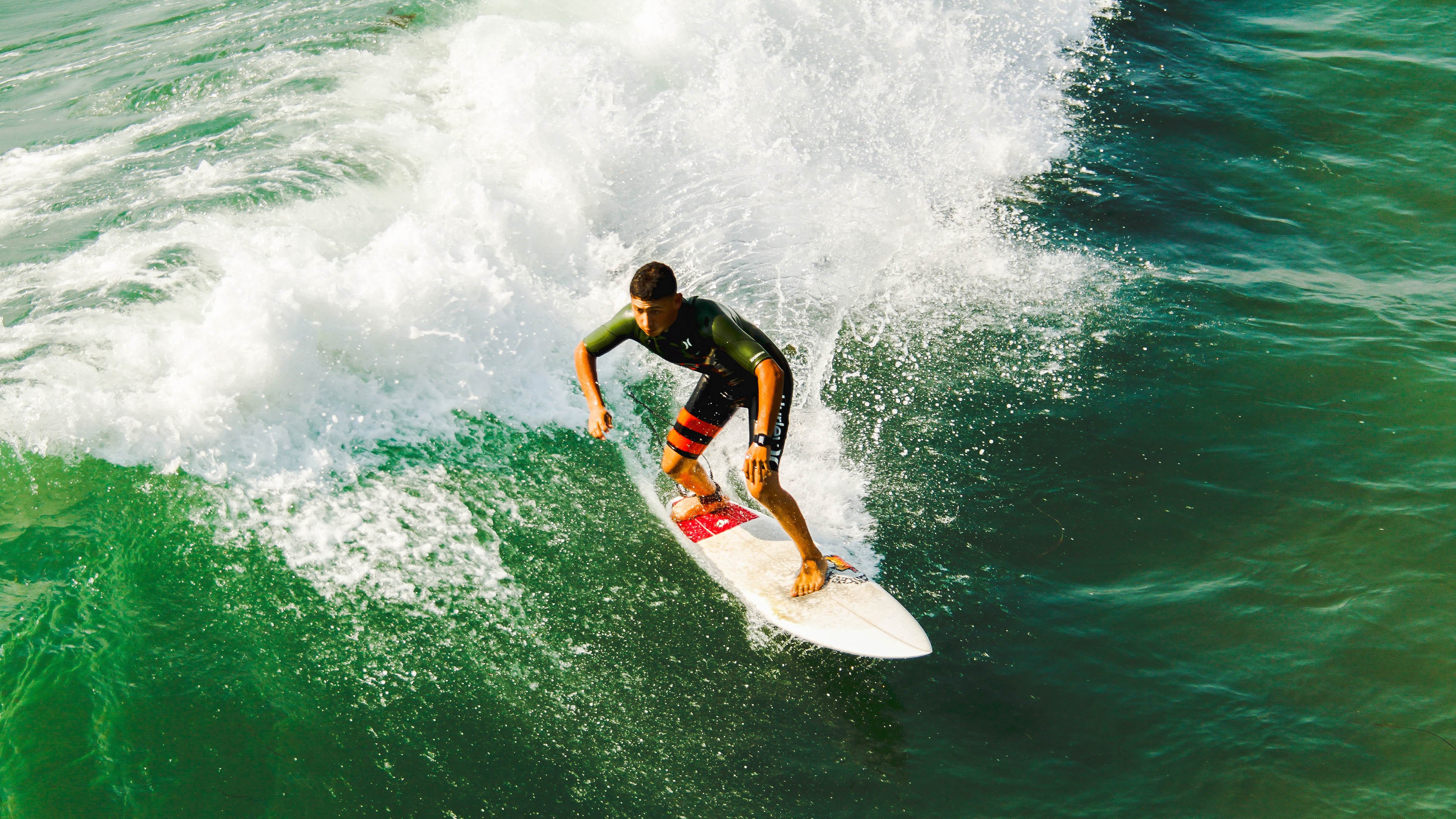 巴萨11连胜领跑西甲！曼城3-1终结黑马，米兰双雄紧追榜首，巴萨对曼城全场录像